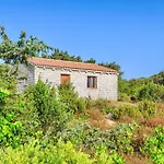 アパートホテル Surrounded By Greenery With Swimming Pool In Just 300 Meters From The Sea