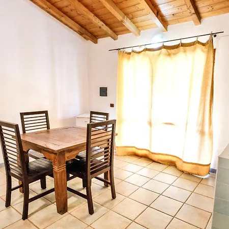 Surrounded By Greenery With Swimming Pool In Just 300 Meters From The Sea Appart hôtel