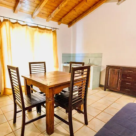 Surrounded By Greenery With Swimming Pool In Just 300 Meters From The Sea Appart hôtel