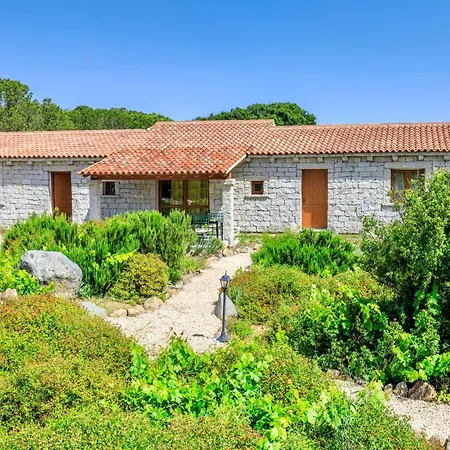 Appart hôtel Surrounded By Greenery With Swimming Pool In Just 300 Meters From The Sea