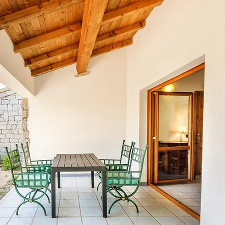 Surrounded By Greenery With Swimming Pool In Just 300 Meters From The Sea Aparthotel 3*