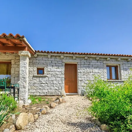 Surrounded By Greenery With Swimming Pool In Just 300 Meters From The Sea 3* Badesi