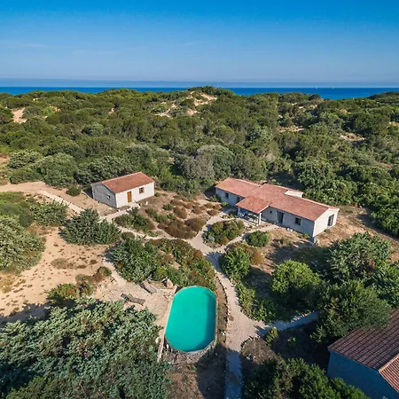 Апарт-отель Surrounded By Greenery With Swimming Pool In Just 300 Meters From The Sea Бадеси