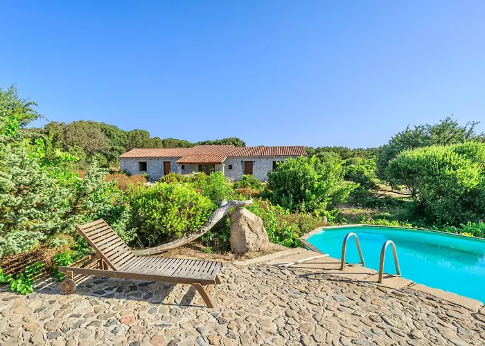 מלון דירות Surrounded By Greenery With Swimming Pool In Just 300 Meters From The Sea באדזי