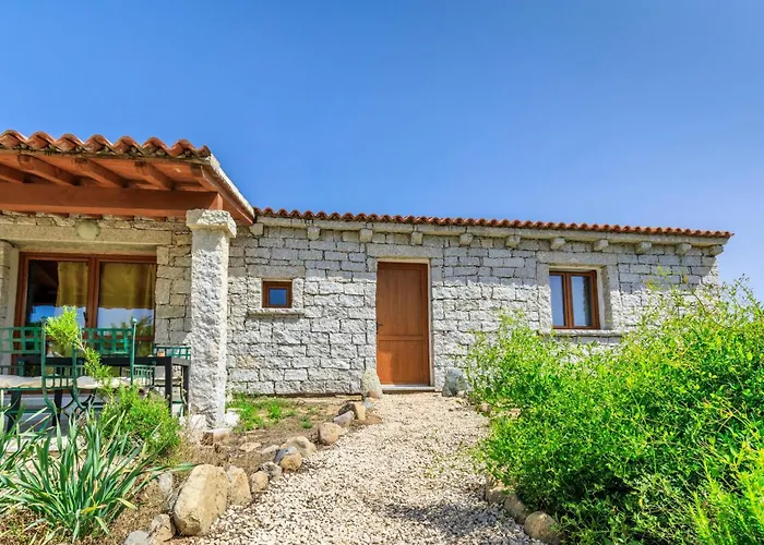 Surrounded By Greenery With Swimming Pool In Just 300 Meters From The Sea 3* Badesi